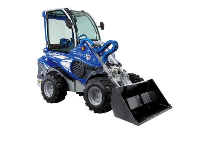 Miniładowarka Multione SL840 podczas pracy